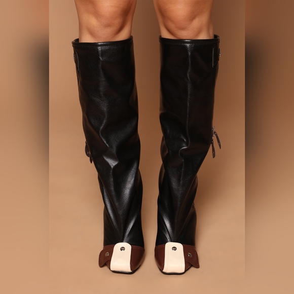 Fashion Nova boot 👢 - Picture 3 of 8